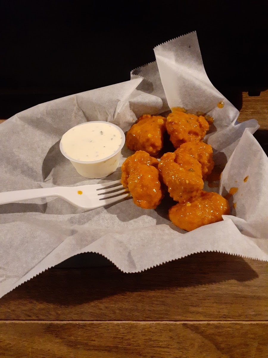 Hawkeye Sports Bar & Grill - Photo 5