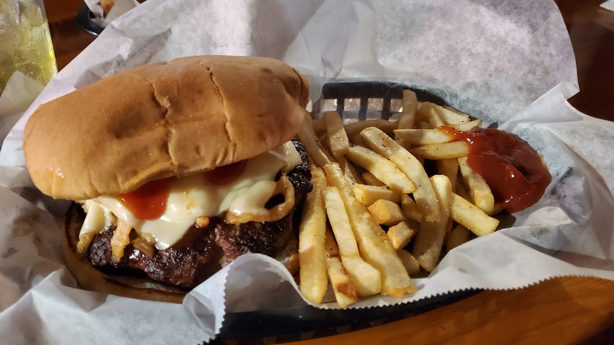 Hawkeye Sports Bar & Grill - Photo 7
