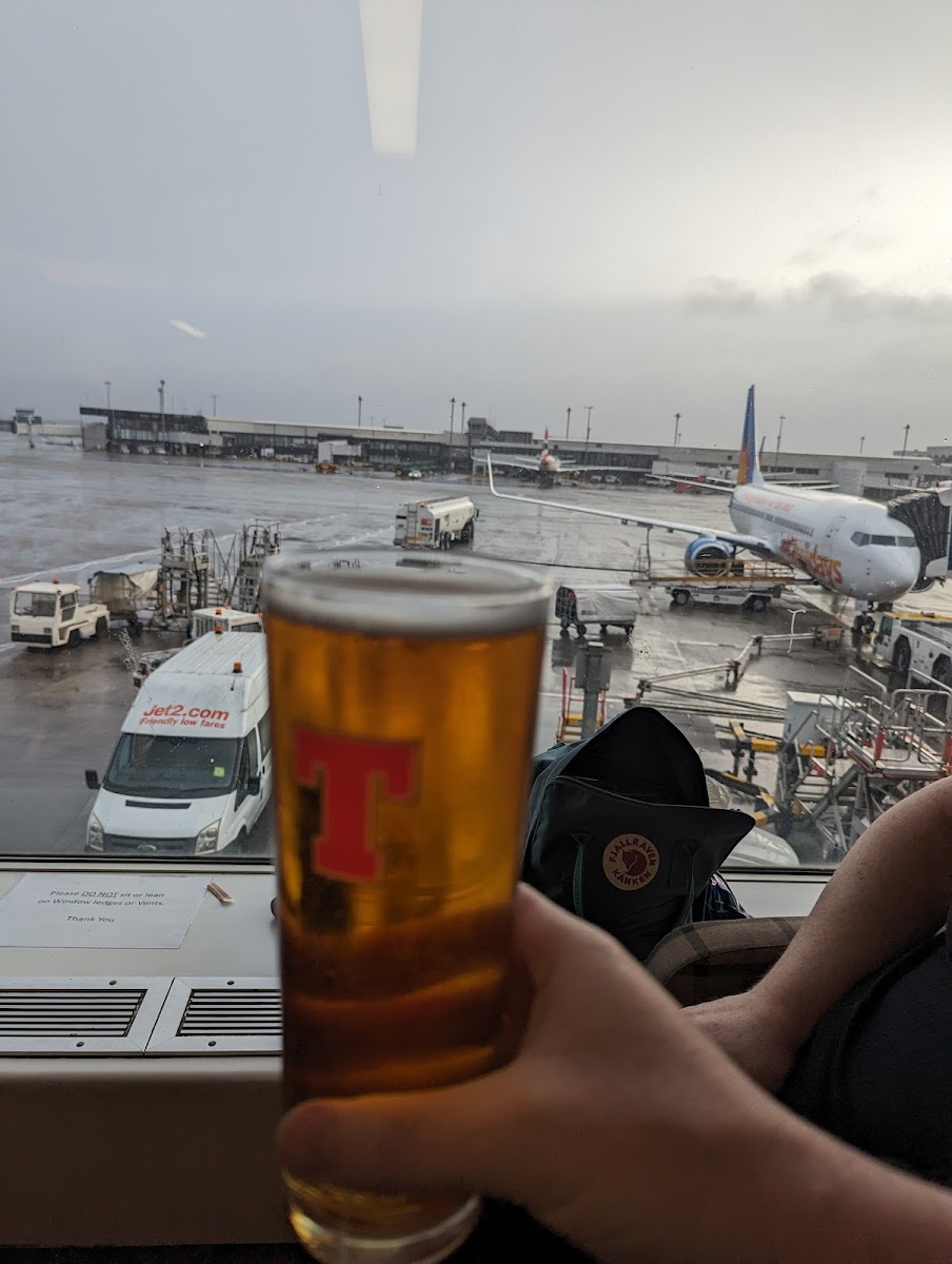 Tennents Bar - Glasgow Airport - Photo 4