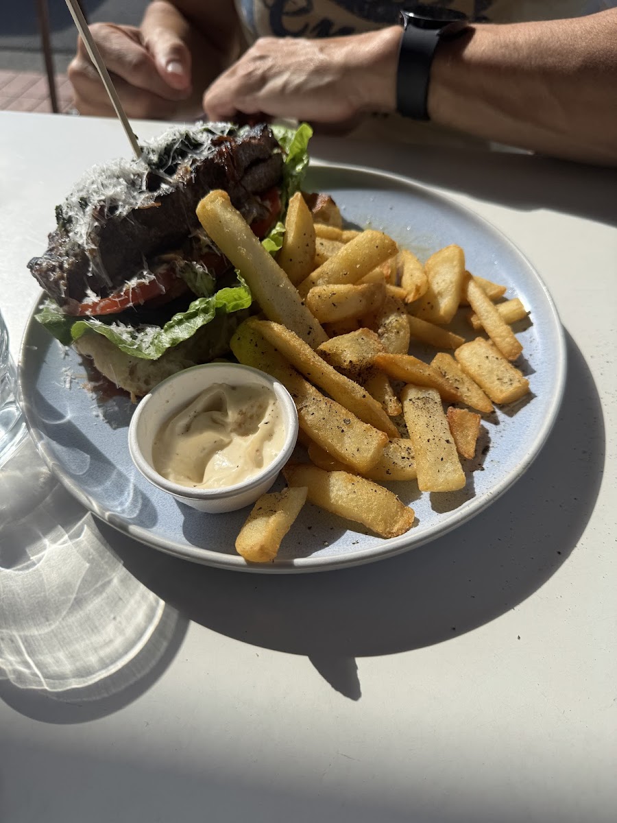 Dear Friends Cafe - Photo 4