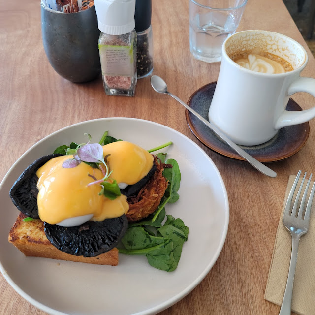 Smoked Salmon Eggs Benedict