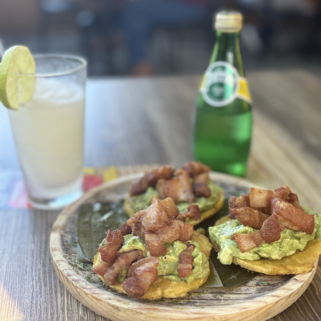 Tostones Con Guacamole Y Chicharrón