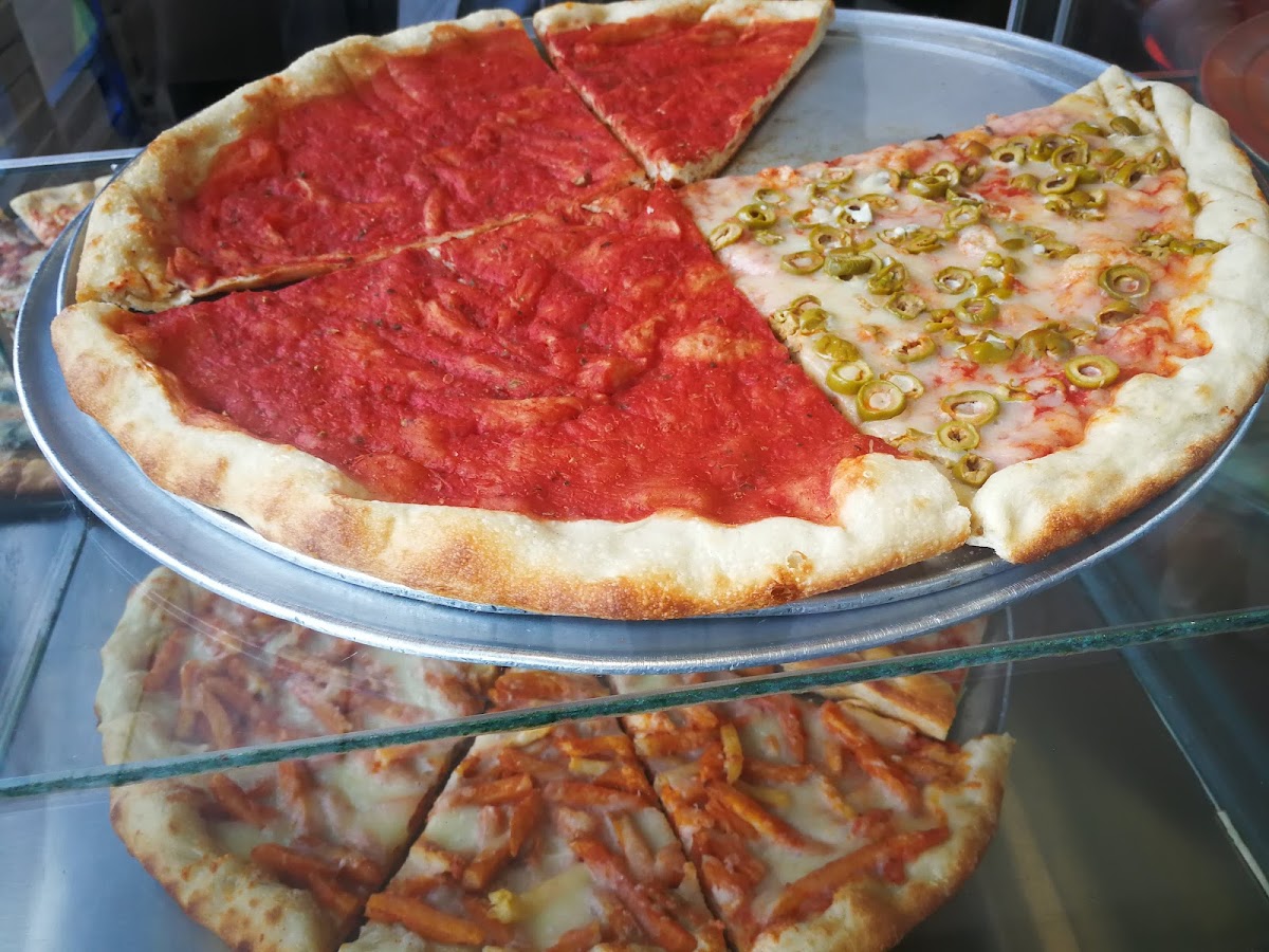 David's Famous Pizza - Photo 1