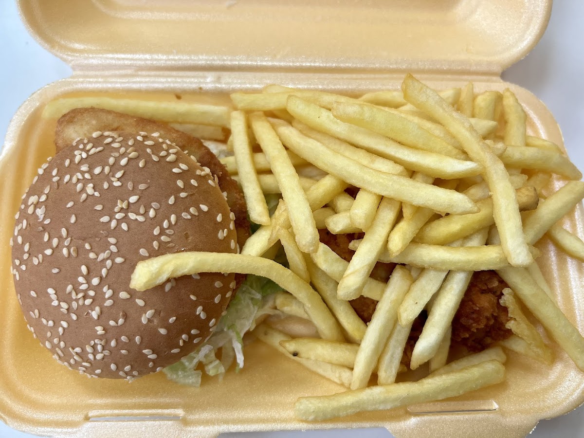 Chunky Chicken & Pizza - Photo 8