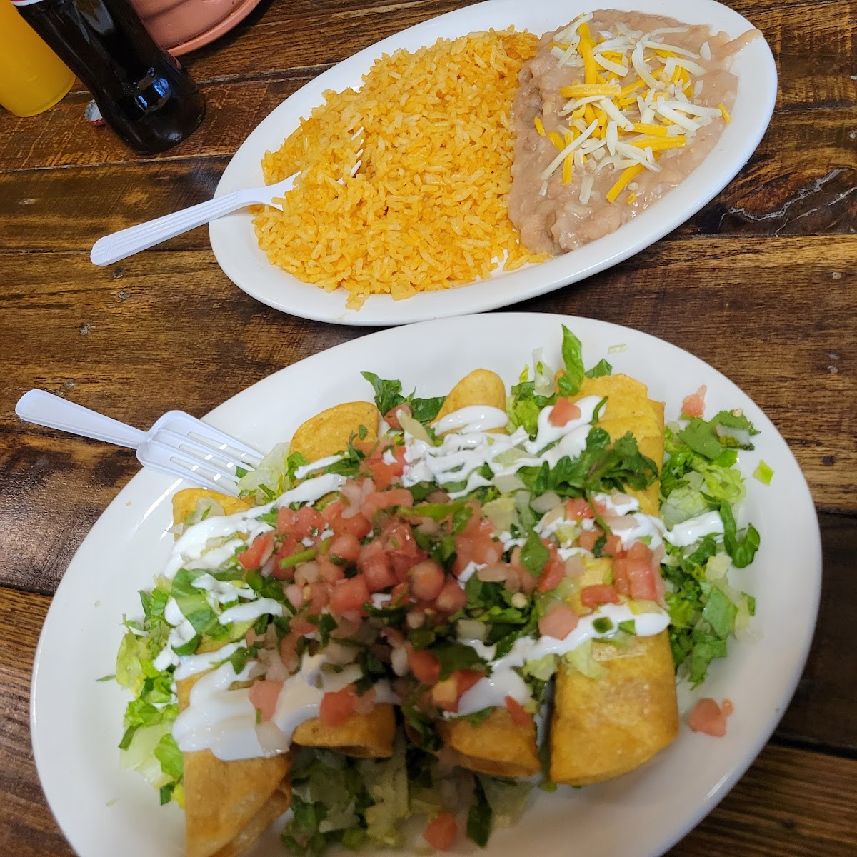 El Sol Deli - Photo 3