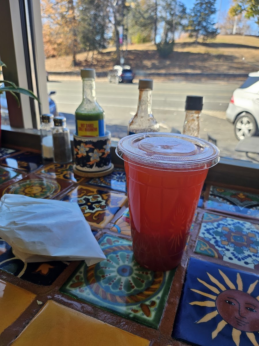 El Sol Deli - Photo 7