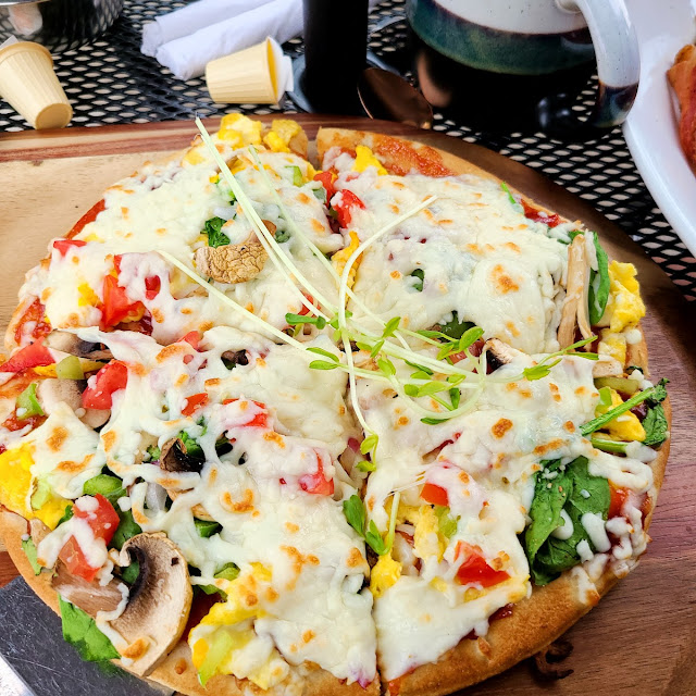 Breakfast Pizza
