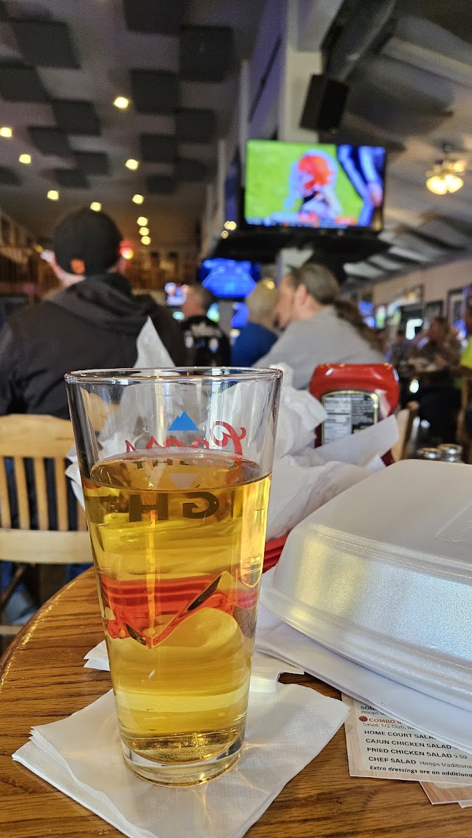 Hoops Grill & Sports Bar - Photo 4