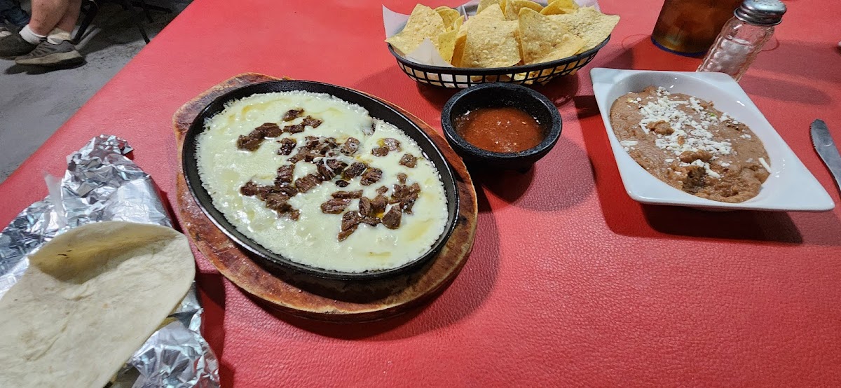 Cinco De Mayo Restaurant & Bar - Photo 8