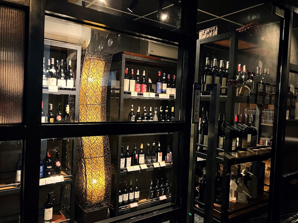 Sion dining & bar