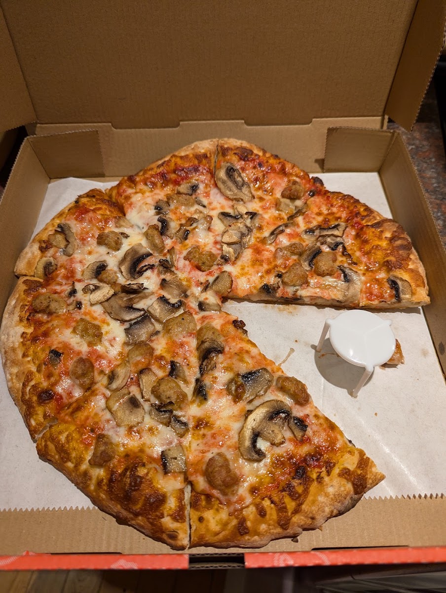 Delish Pizza - Photo 2