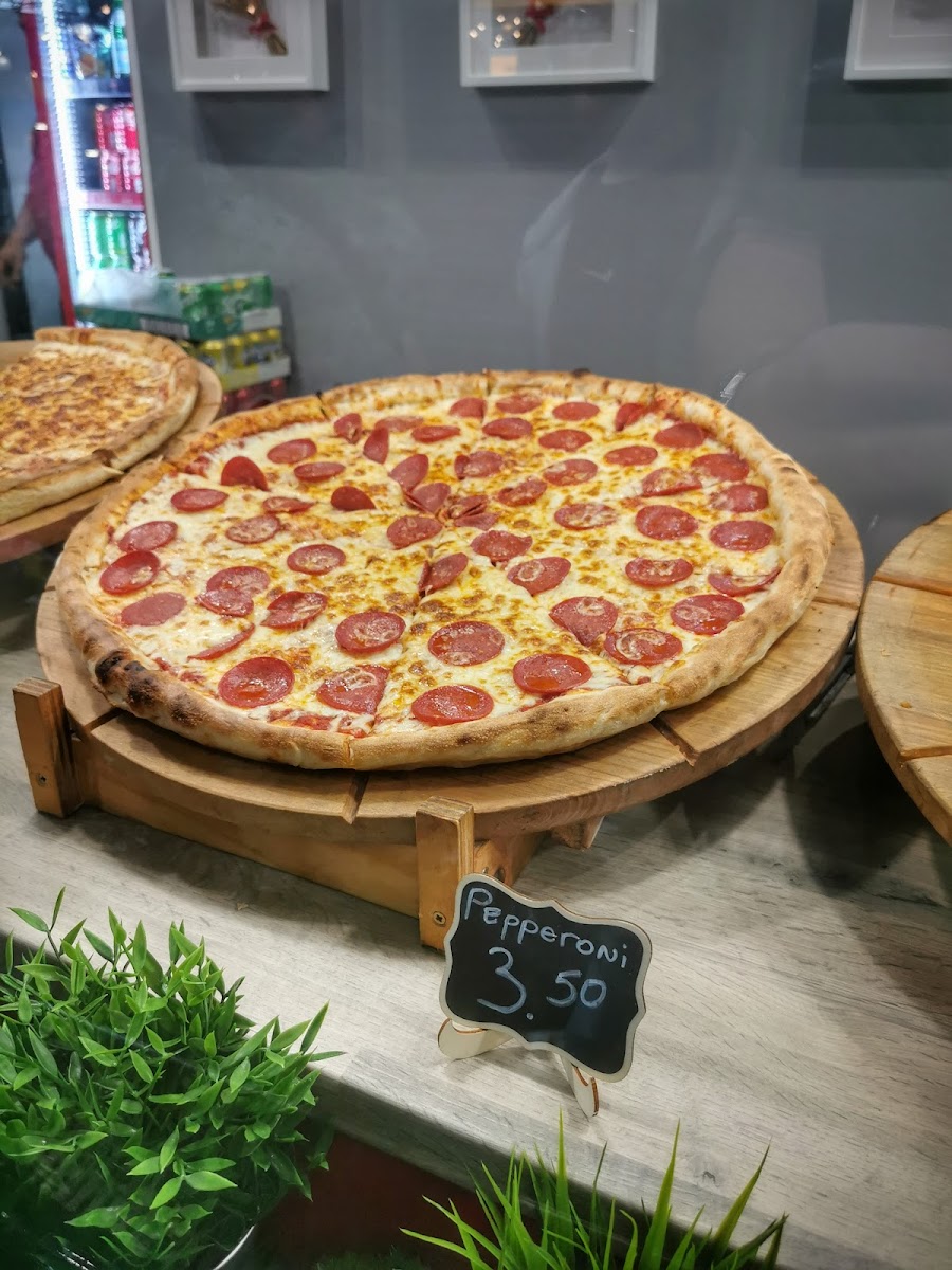 Pollini's Pizza Slice - Photo 6
