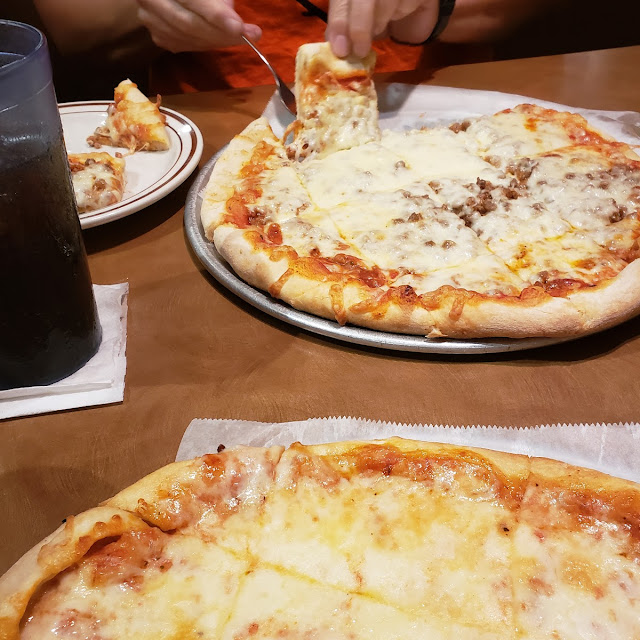 Cheesepizza Beef Pizza