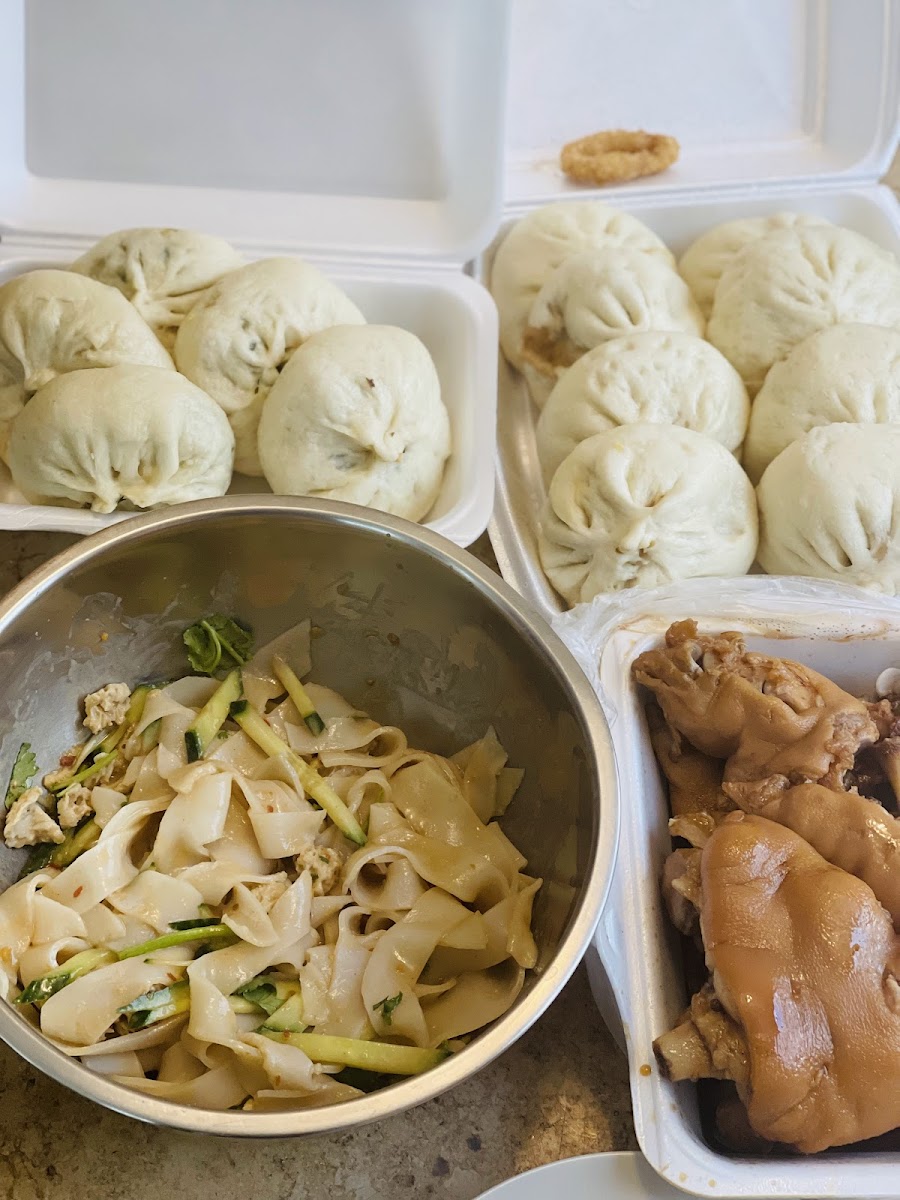 Yan's Family Restaurant - Photo 9