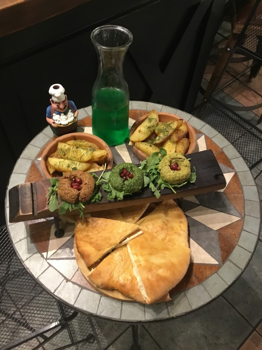 Georgia Cafe - Photo 7