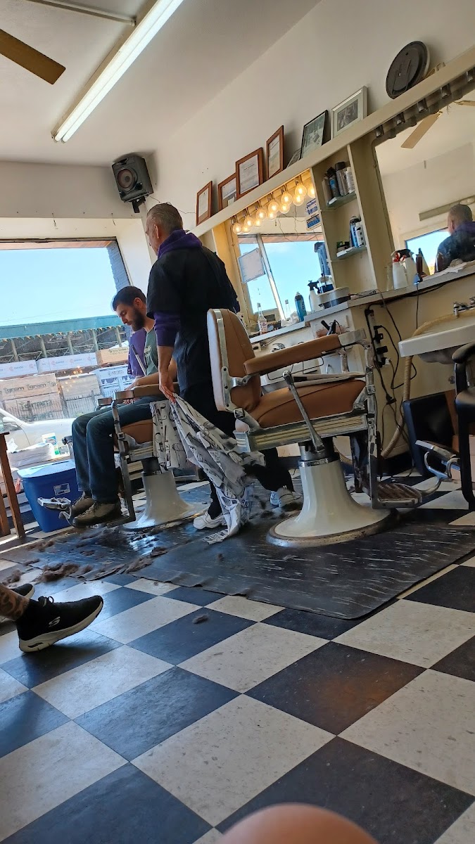 Jon's Barber Shop - Photo 2