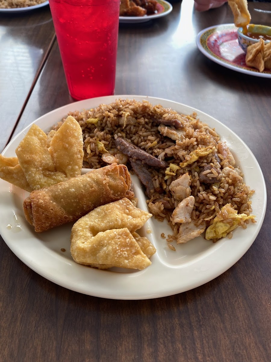 Mary's Asian Diner - Photo 2
