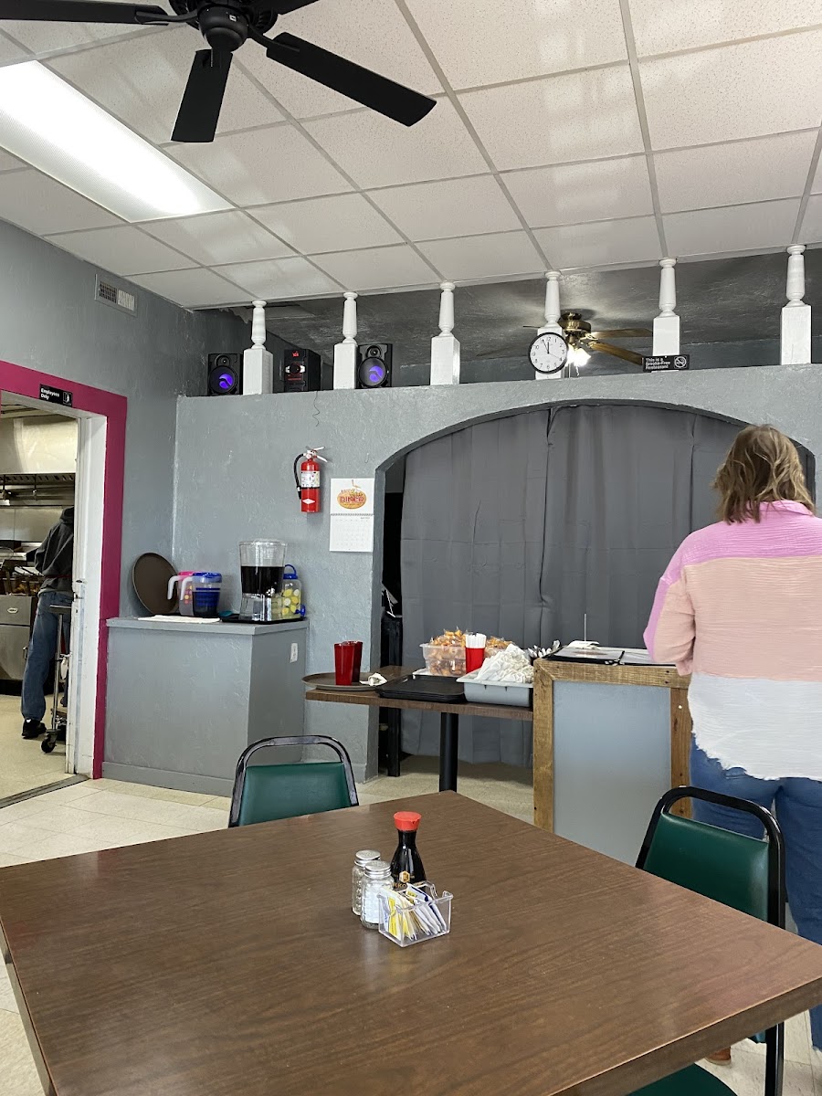 Mary's Asian Diner - Photo 3
