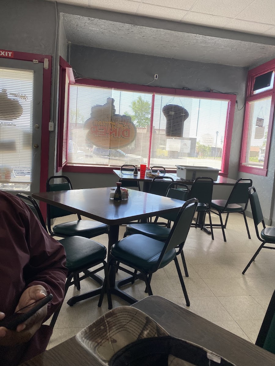 Mary's Asian Diner - Photo 6