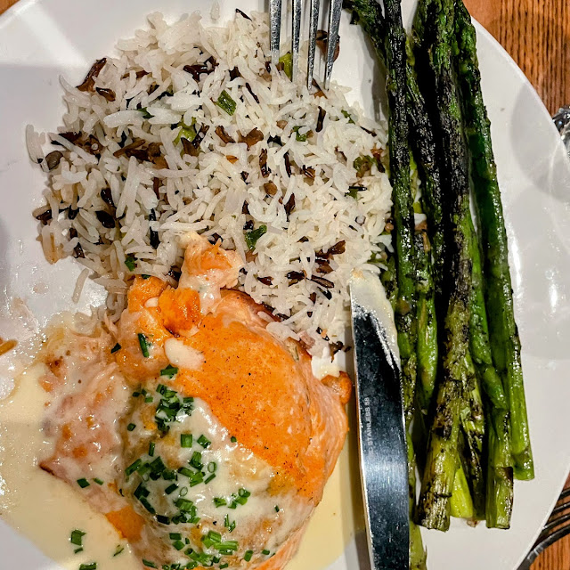 Stuffed Salmon with Rice and Asparagus
