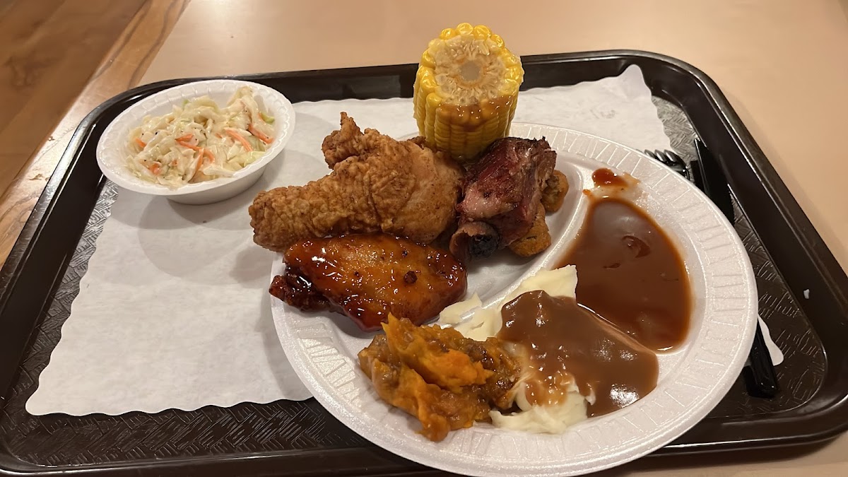 Mutts BBQ Restaurant - Photo 3
