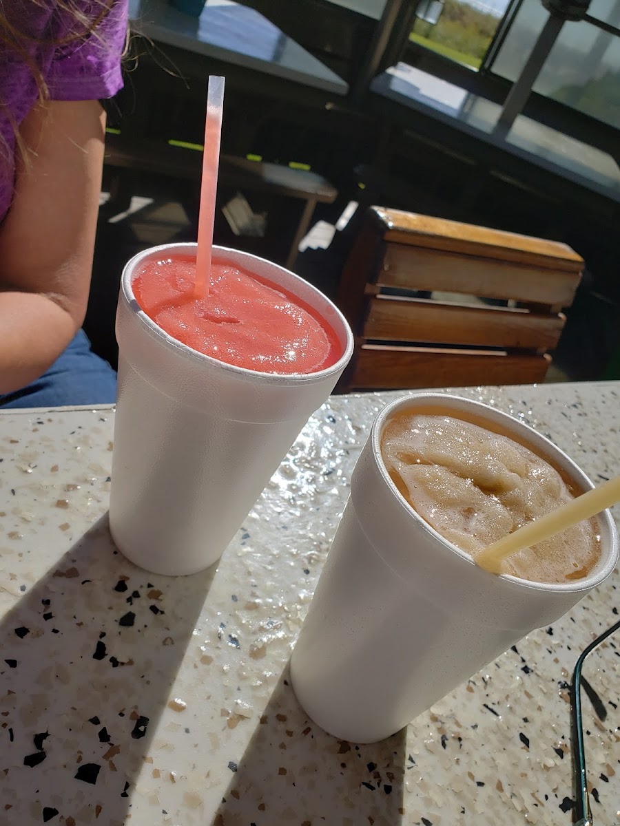 Coconuts Tiki Bar - Photo 9