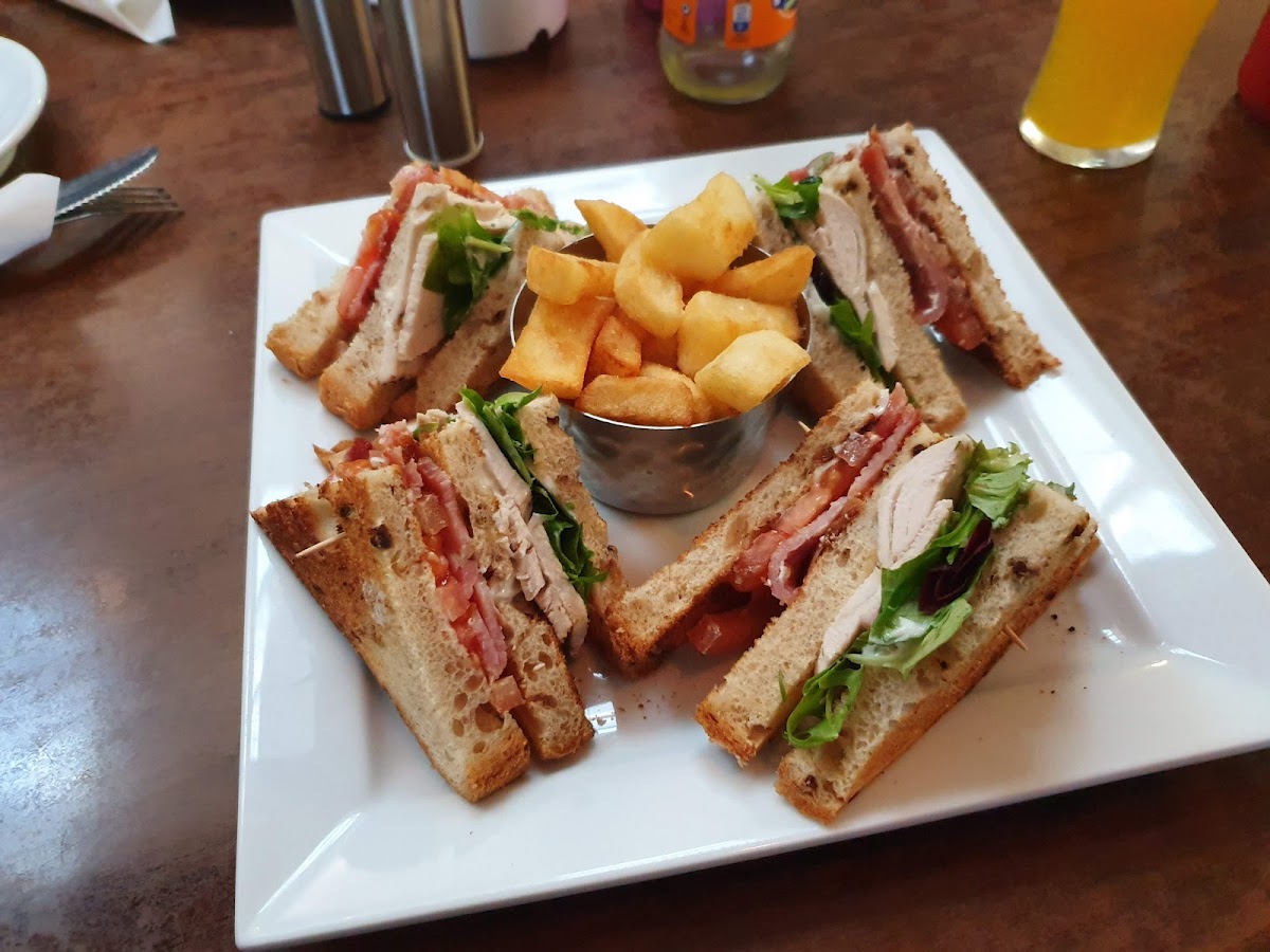 Café Nosh - Photo 7