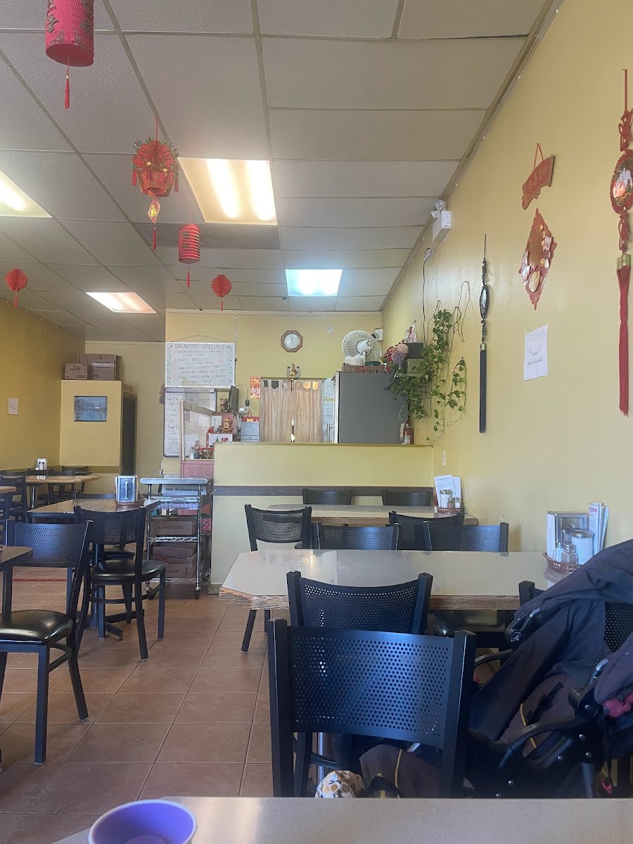 Mount Royal Restaurant - Photo 5