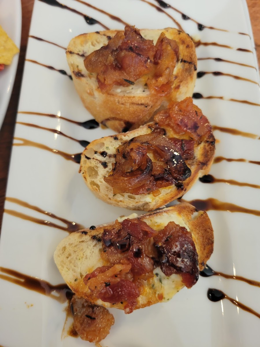 Jolly Rogers Grill - Photo 9