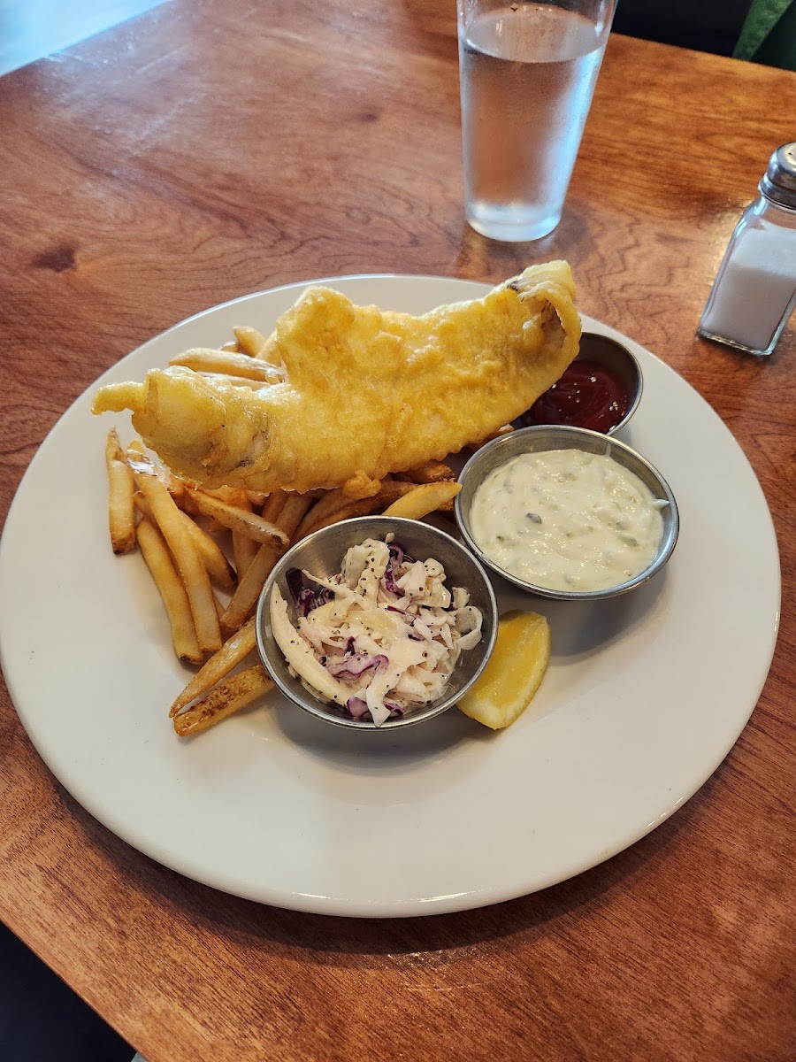 Jolly Rogers Grill - Photo 4