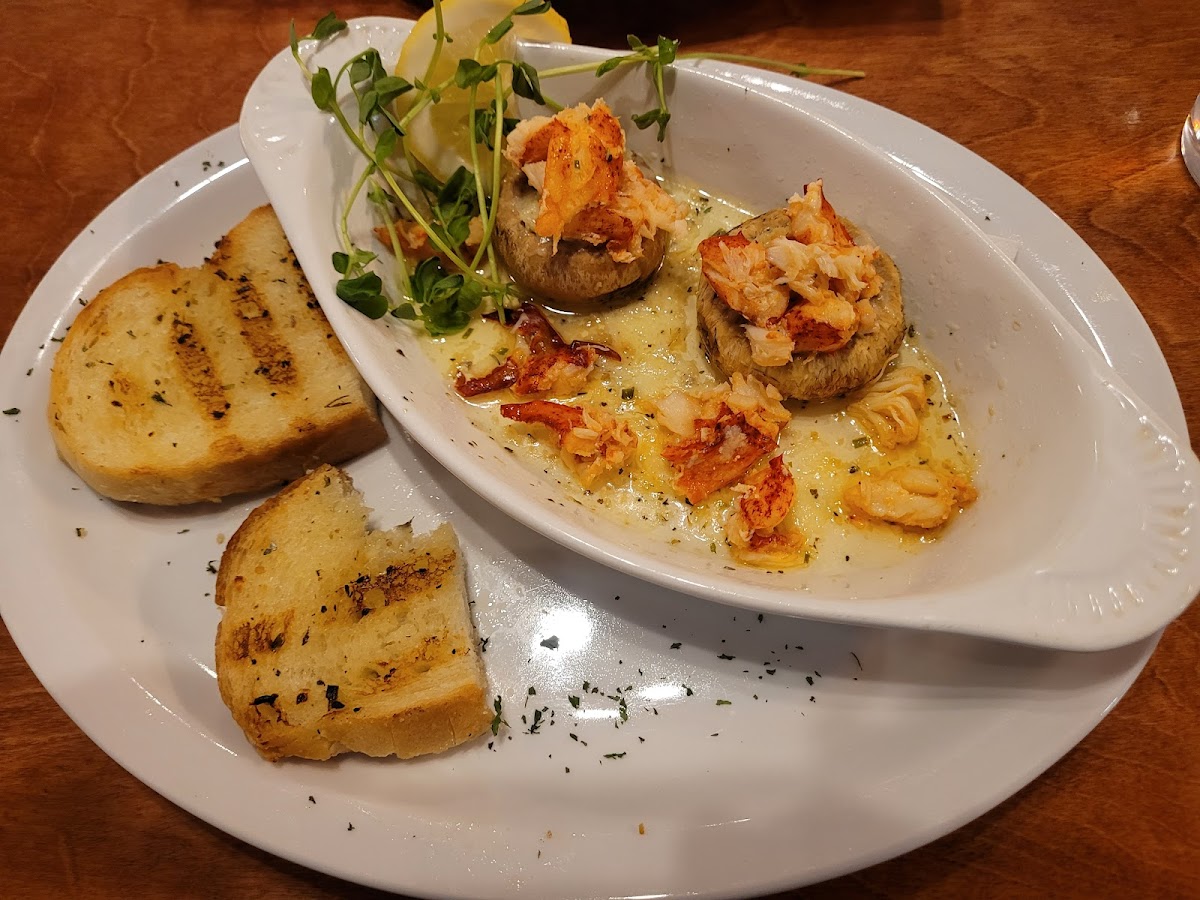 Jolly Rogers Grill - Photo 5