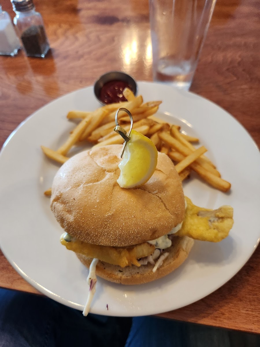Jolly Rogers Grill - Photo 7