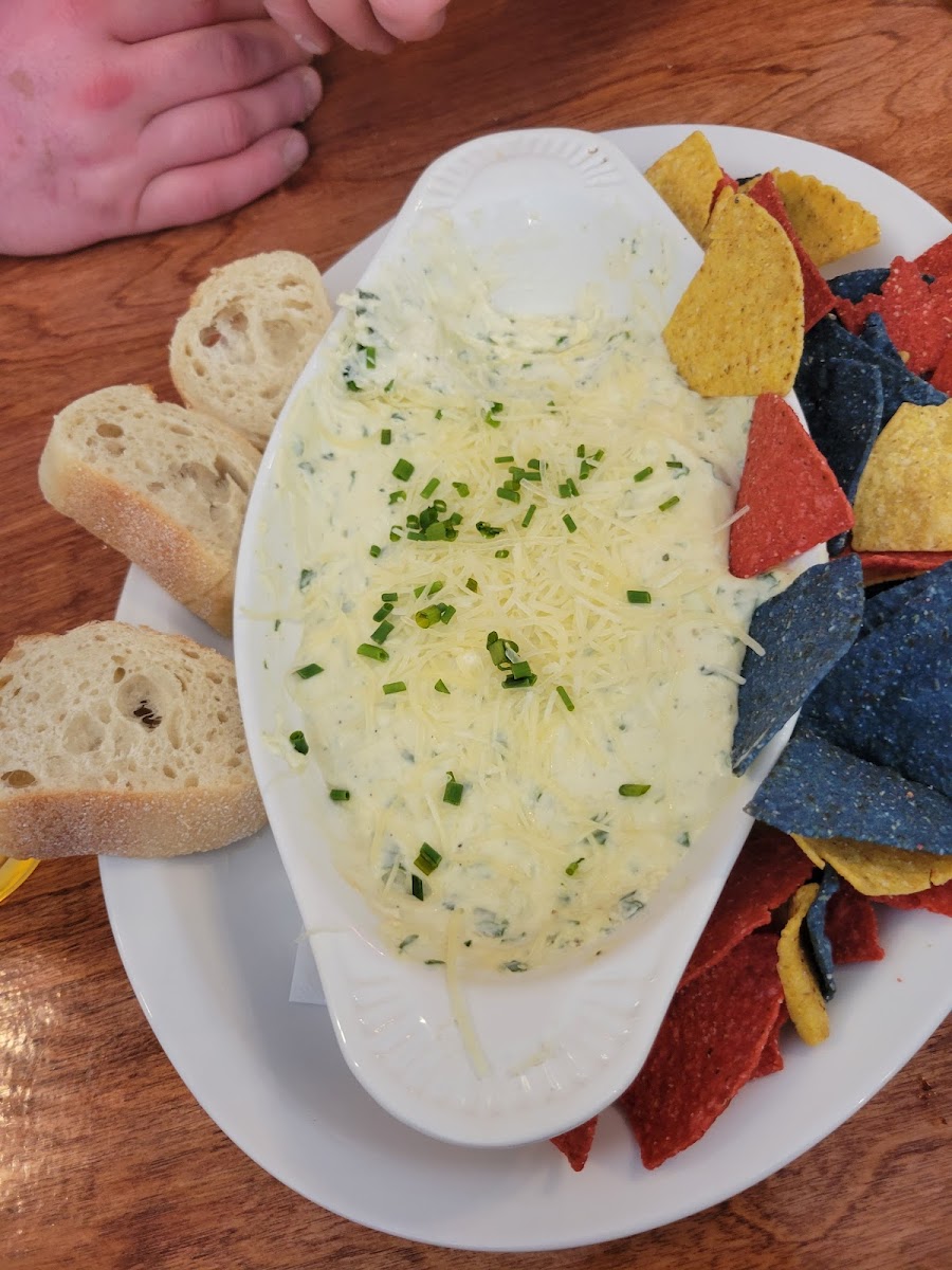 Jolly Rogers Grill - Photo 8