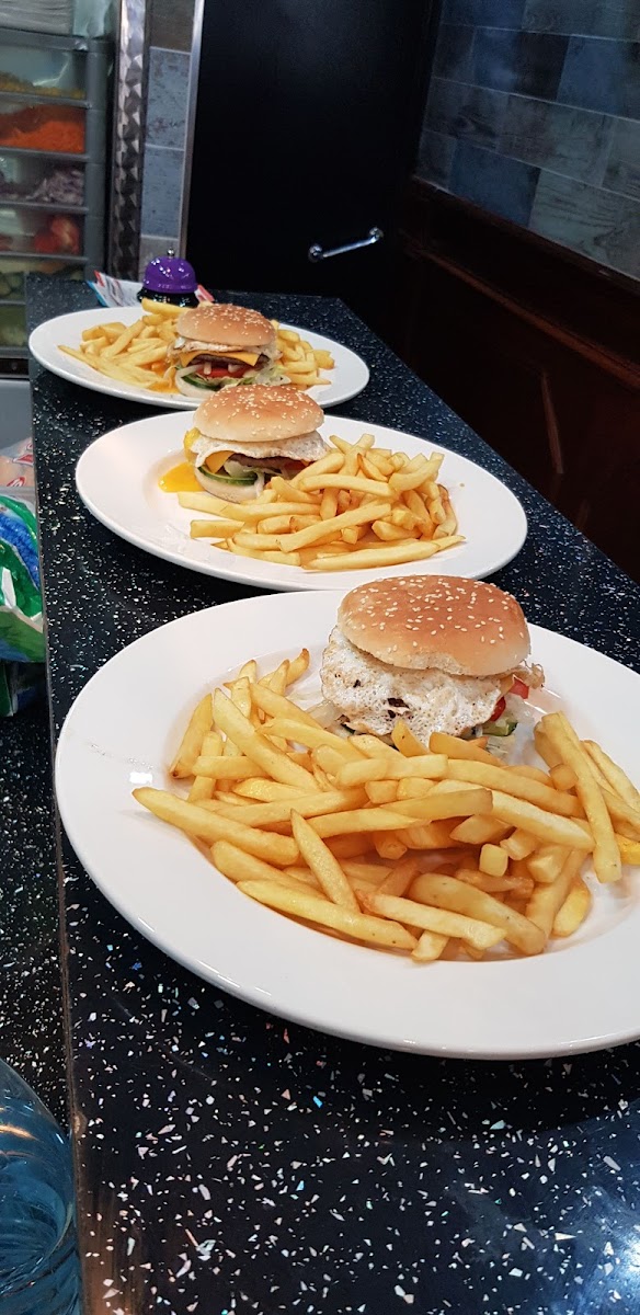 Ali's Cafe - Photo 9