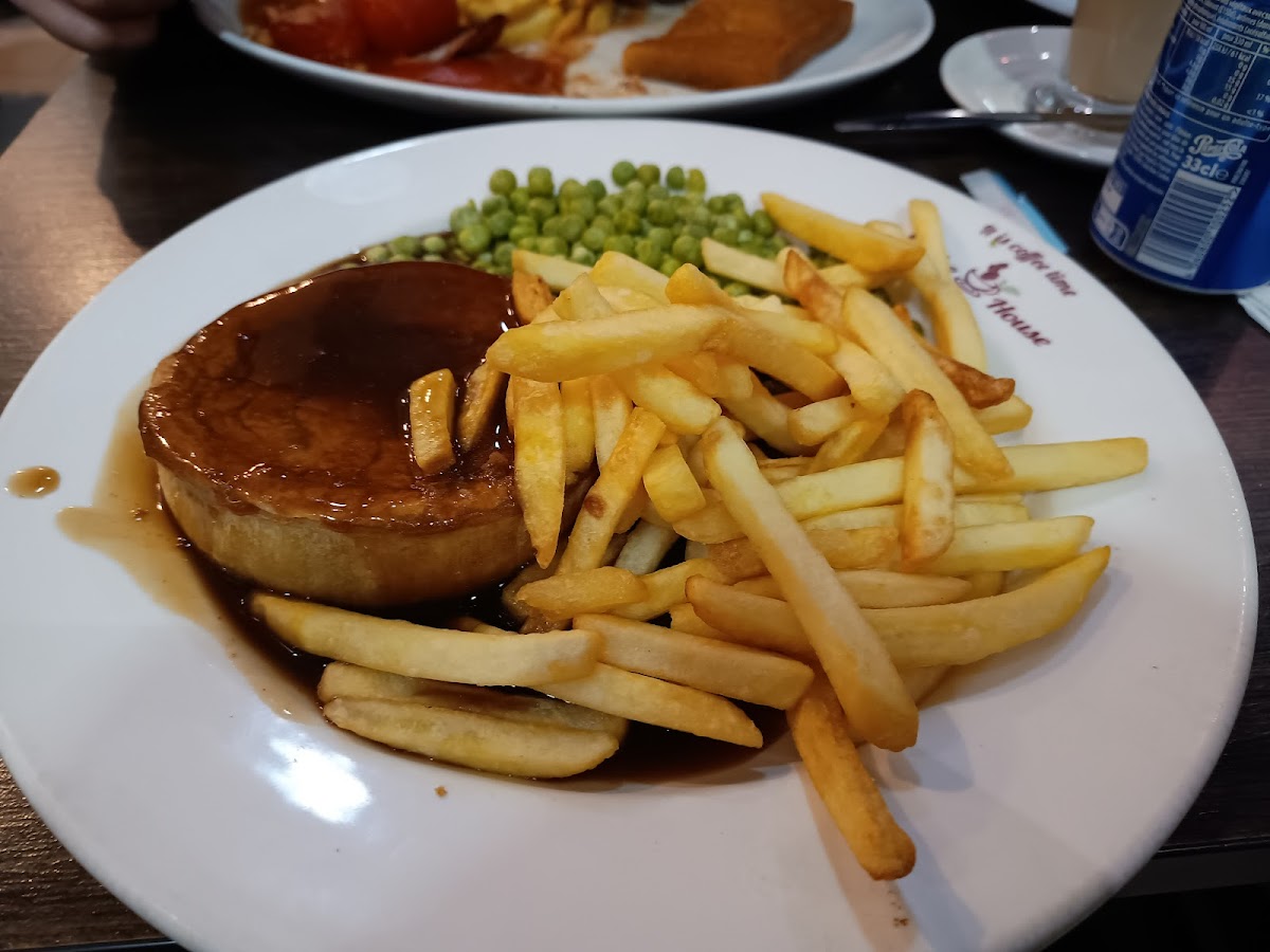 Ali's Cafe - Photo 5