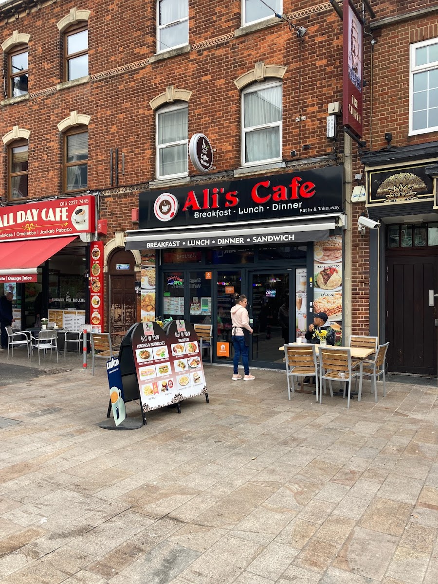 Ali's Cafe - Photo 6