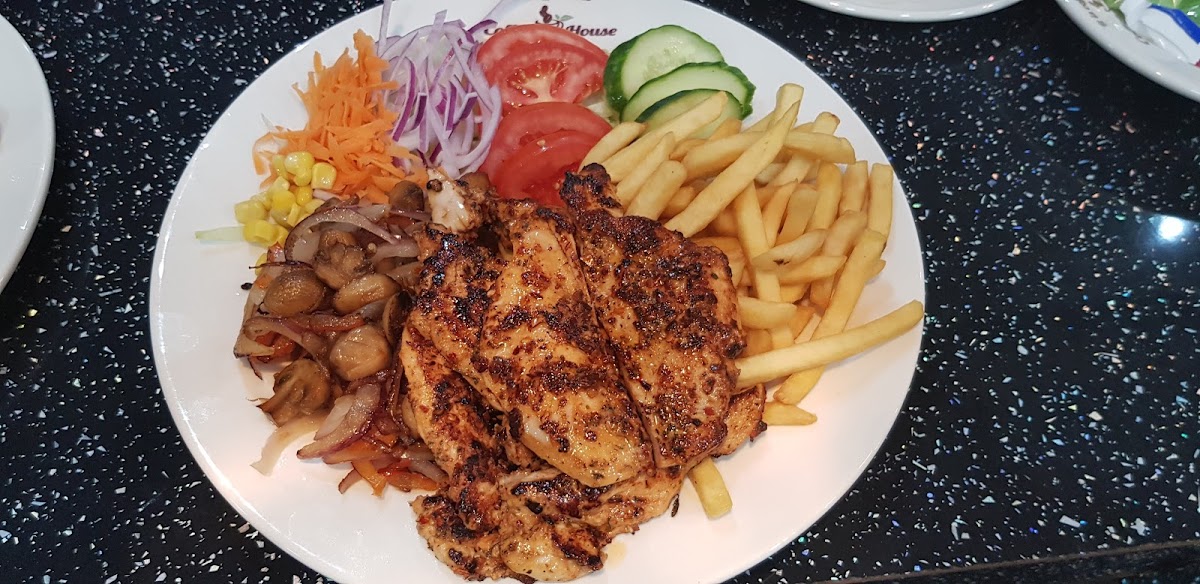 Ali's Cafe - Photo 8