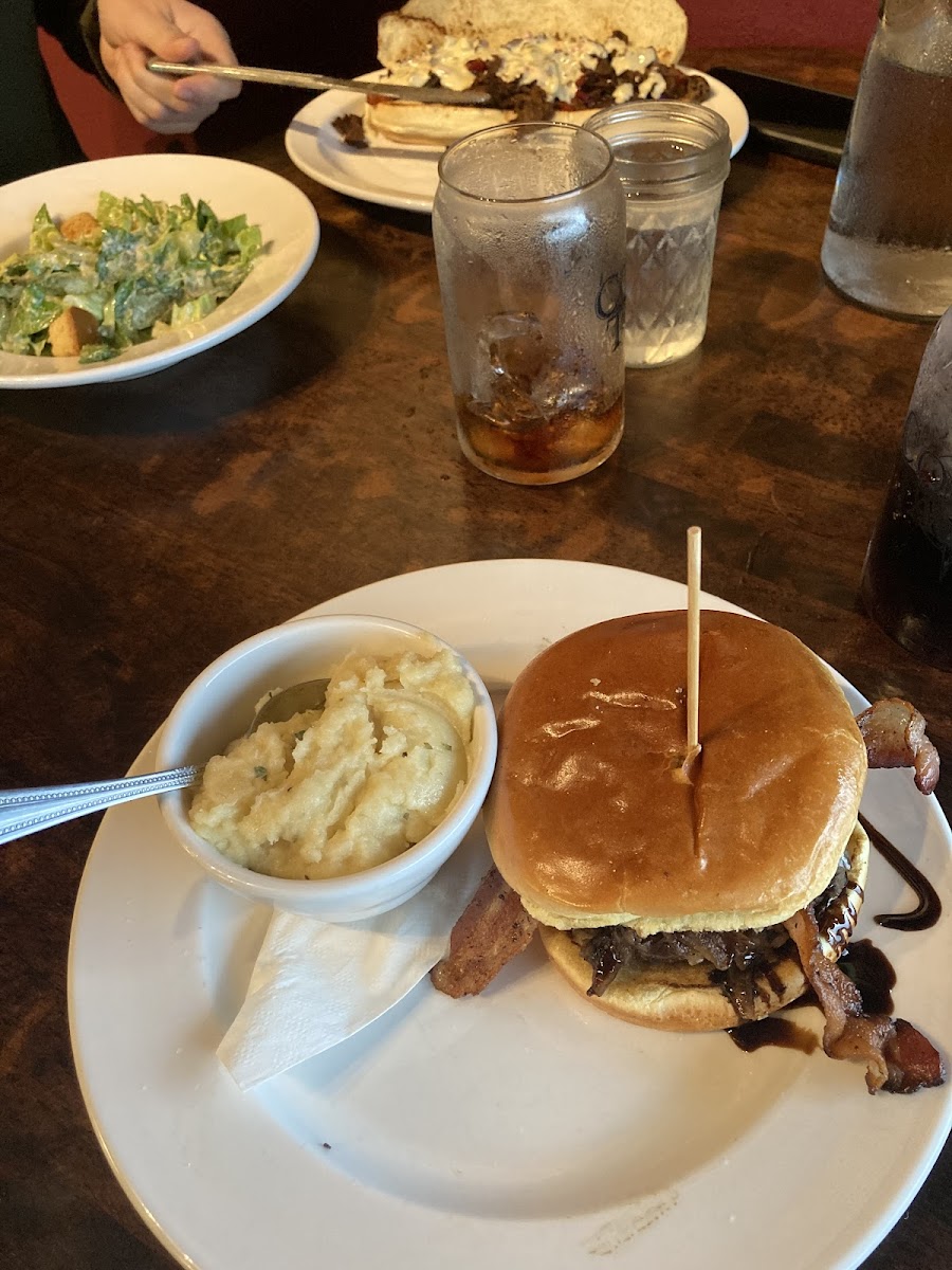 Georgetown Corner Tavern - Photo 8