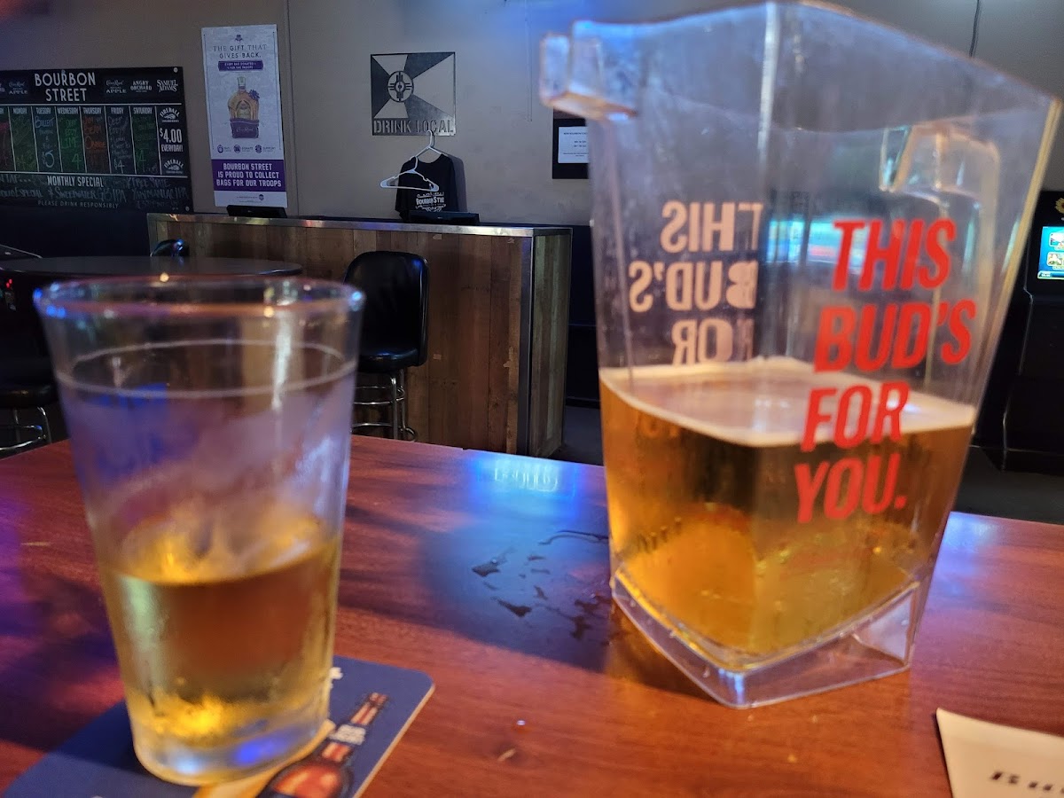 Bourbon Street Bar & Grill - Photo 8