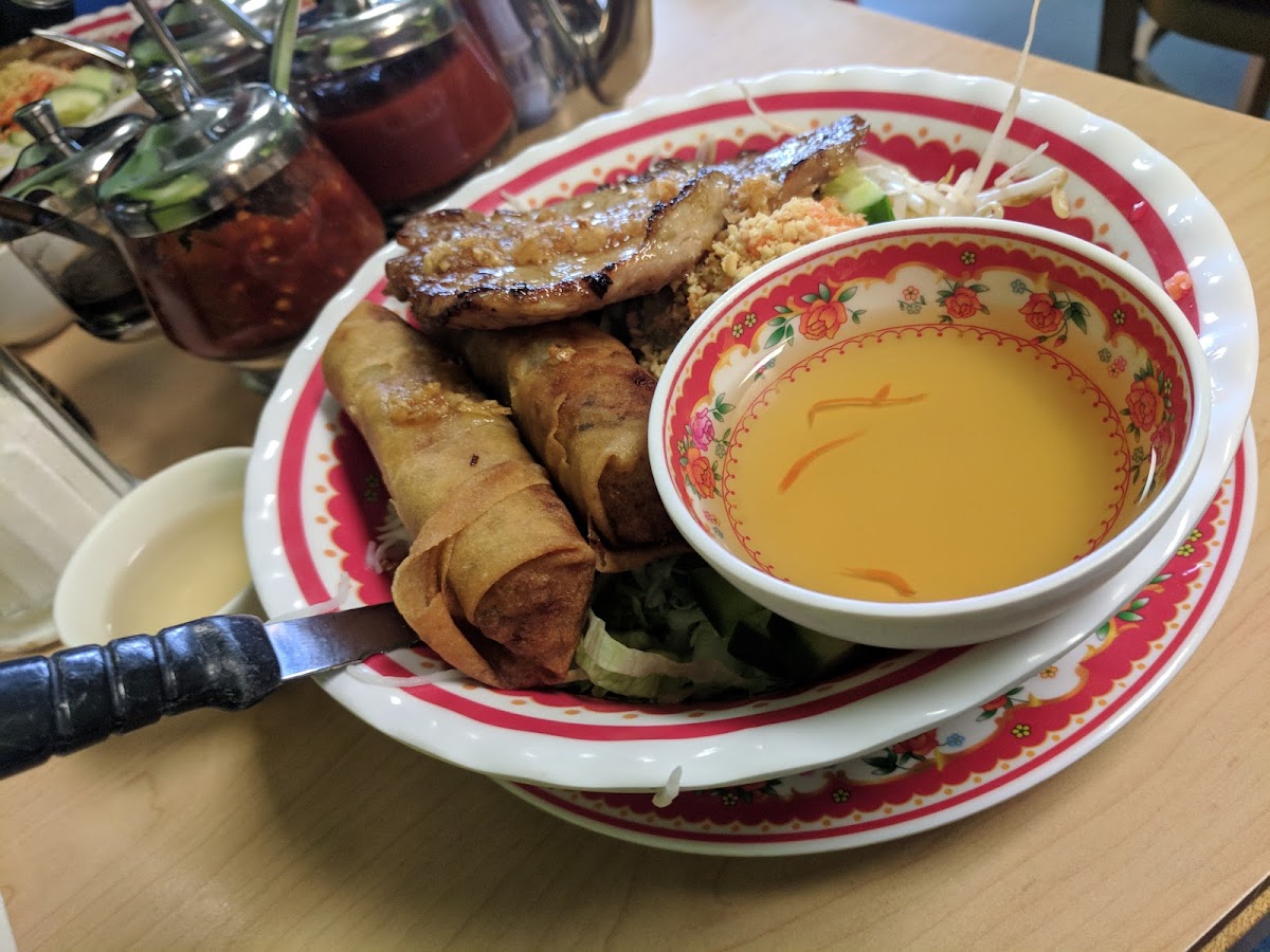 Saigon Noodle House - Photo 4