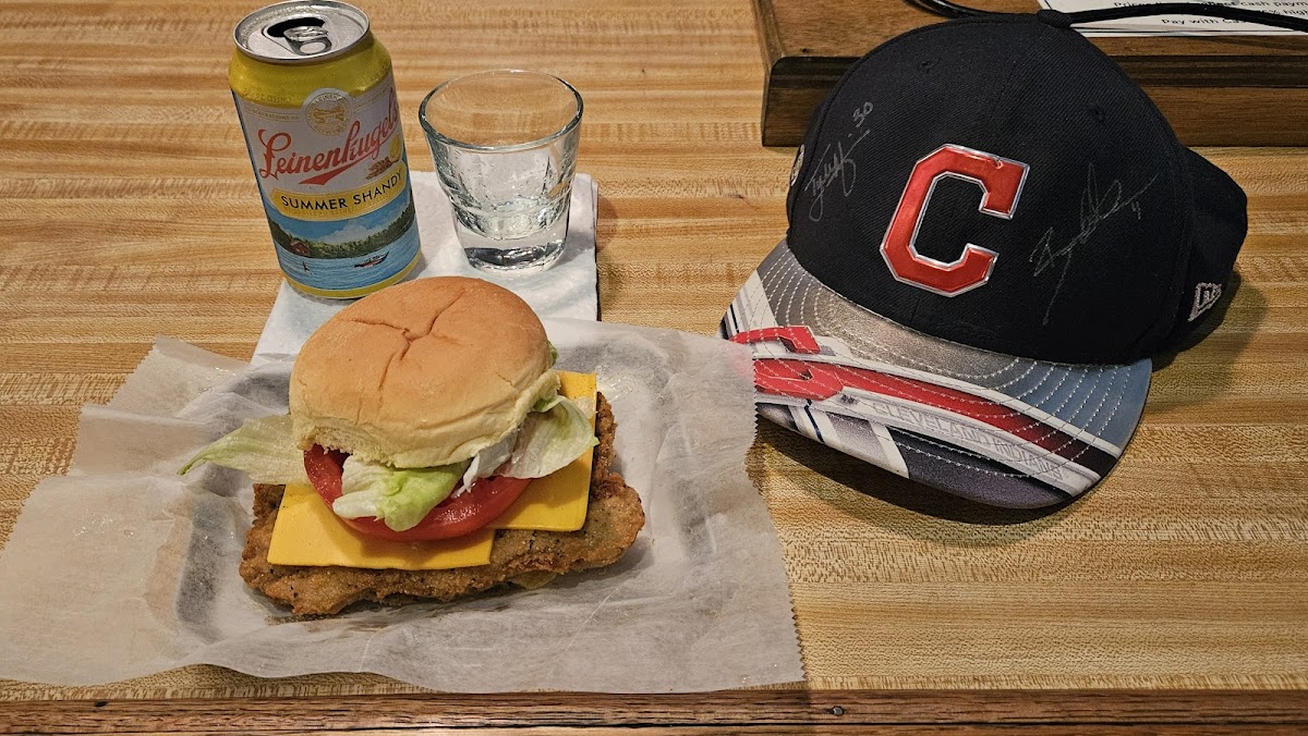 Betty's Bar - Photo 5