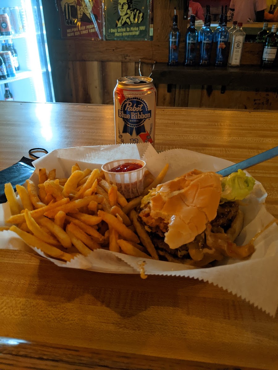Betty's Bar - Photo 8