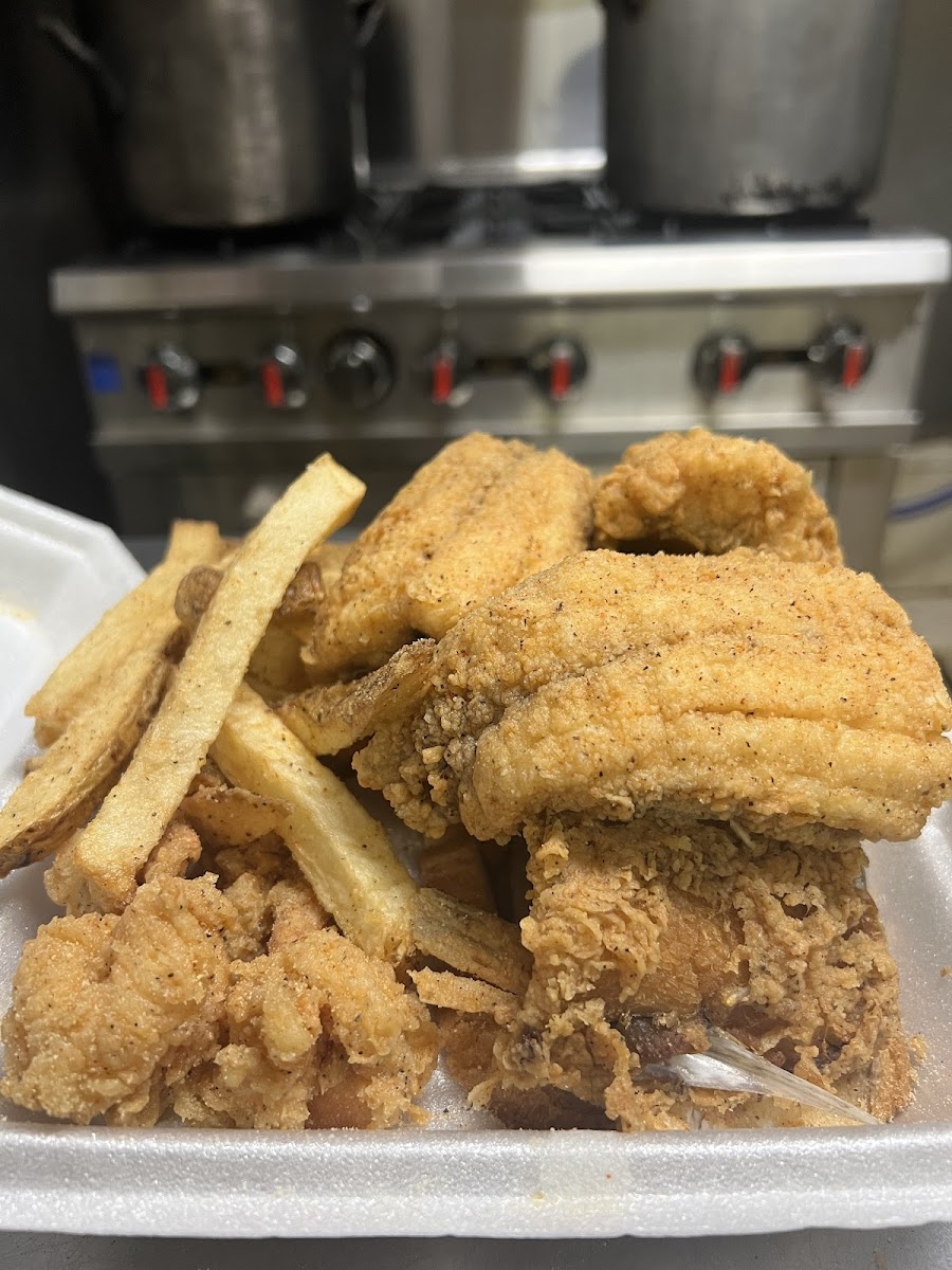 K & S Seafood - Photo 3