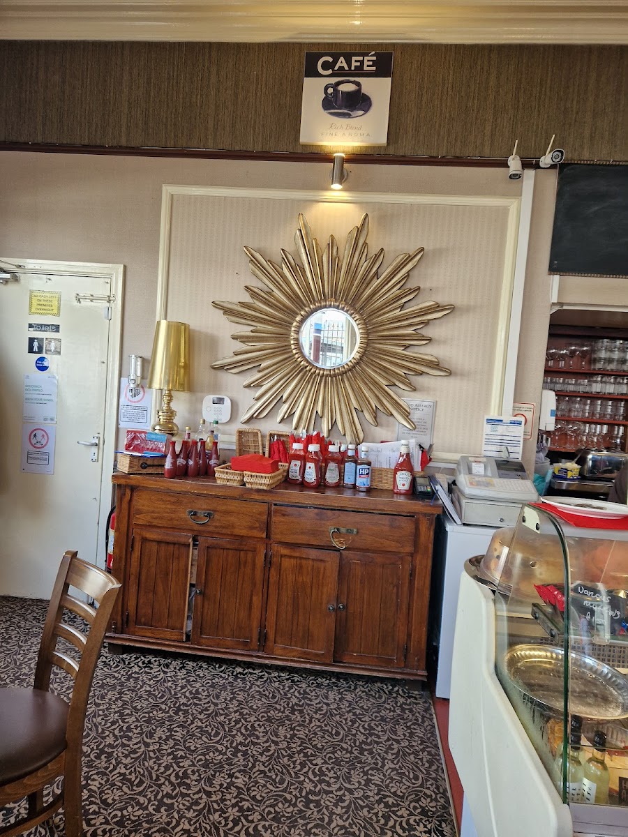The windsor restaurant & tea rooms - Photo 6