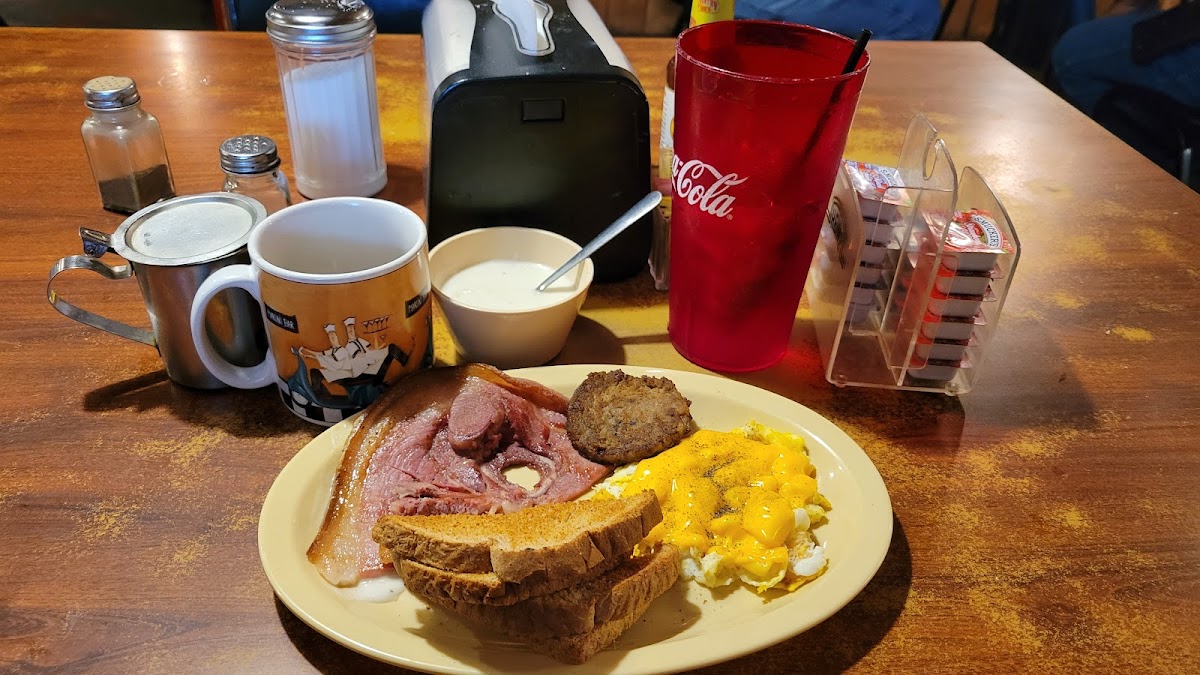 Pat's Restaurant - Photo 5