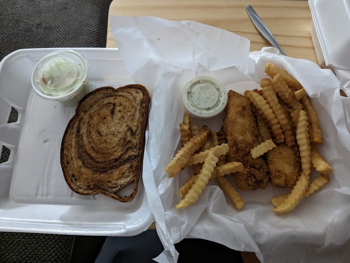 DeMark’s Bar & Restaurant - Photo 5