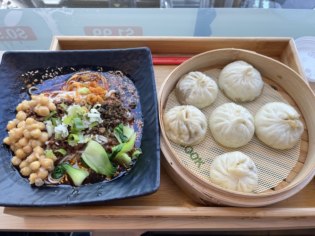 Lee & Bai Chinese Buns Shop - Photo 3
