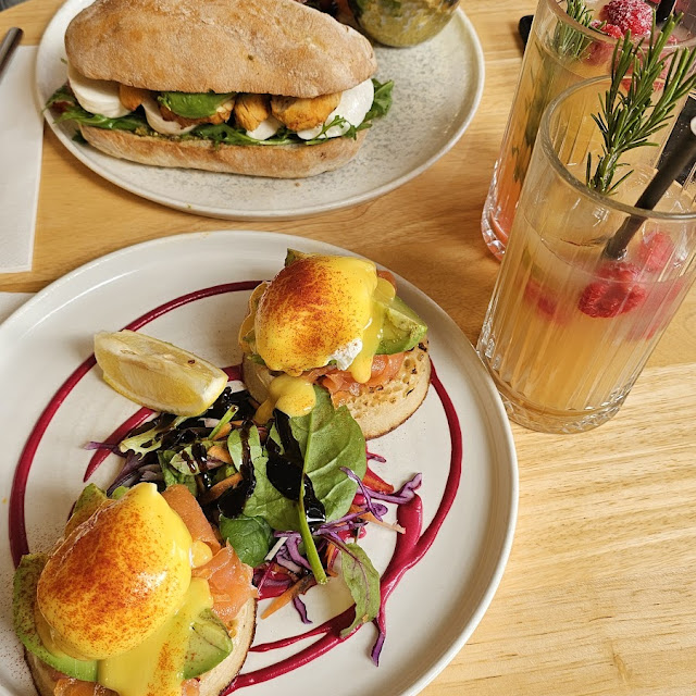Avo Egg Royale