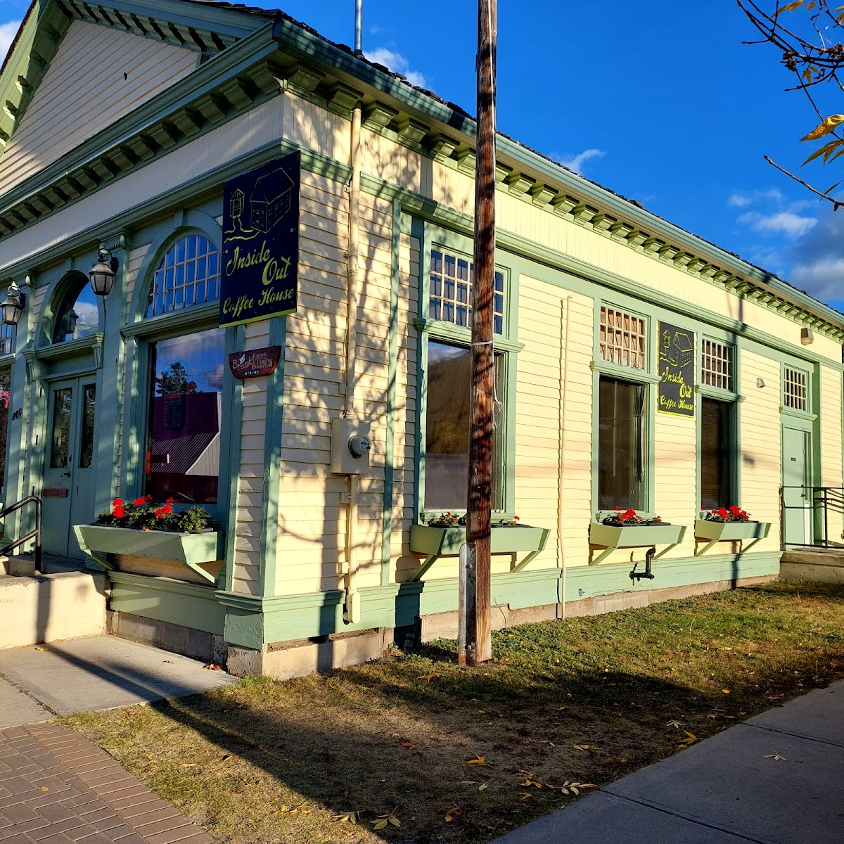 Inside Out Coffee House - Photo 2