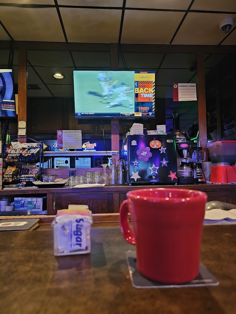 Kicks Bar & Grill - Photo 9